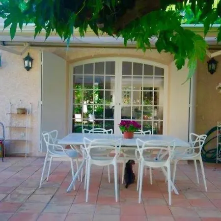 Oasis Avec Piscine En Plein Coeur De Saint-tropez. 别墅 *