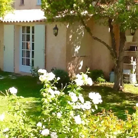 Oasis Avec Piscine En Plein Coeur De Saint-tropez. * 圣特罗佩