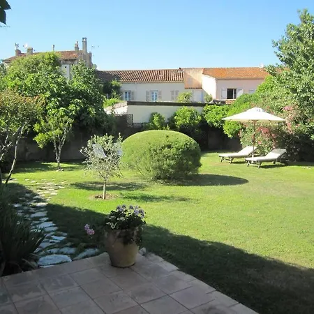 Oasis Avec Piscine En Plein Coeur De Saint-tropez.