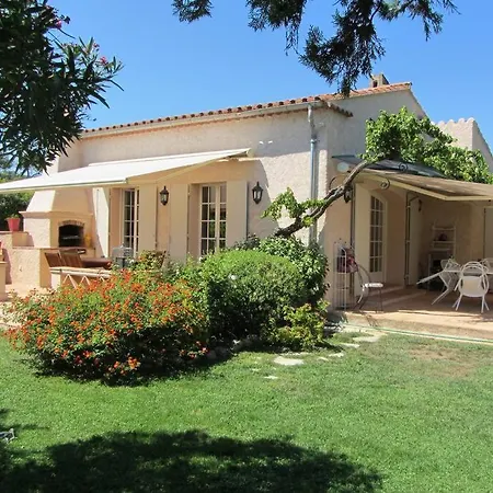 Oasis Avec Piscine En Plein Coeur De Saint-tropez. 别墅